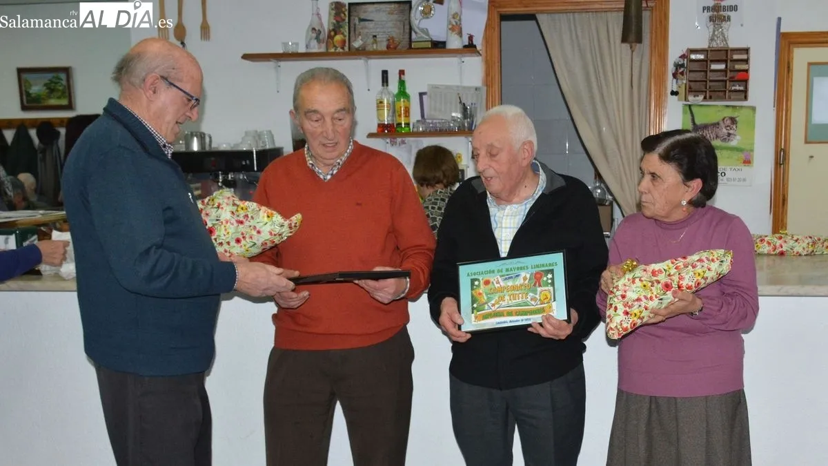Foto 3 - Competido Campeonato de Tute en el hogar del jubilado de Lumbrales