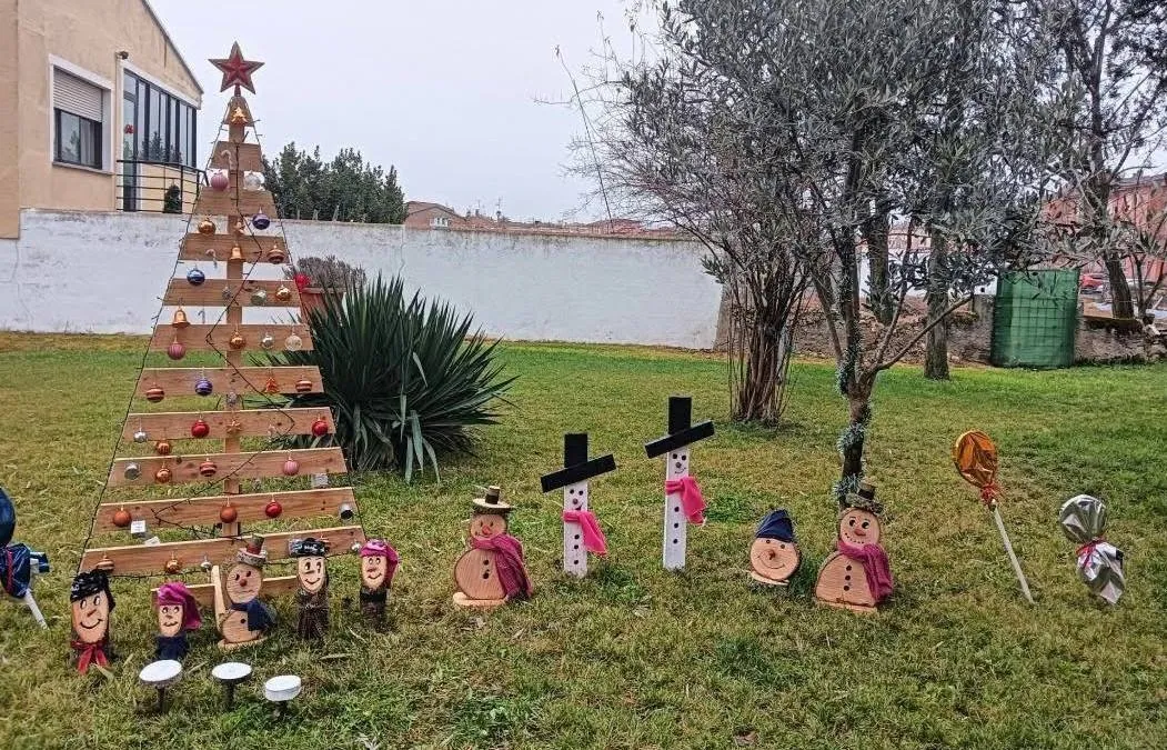 Foto 3 - Paz Salvador gana el concurso de Fachadas Navide&ntilde;as de La Fuente de San Esteban