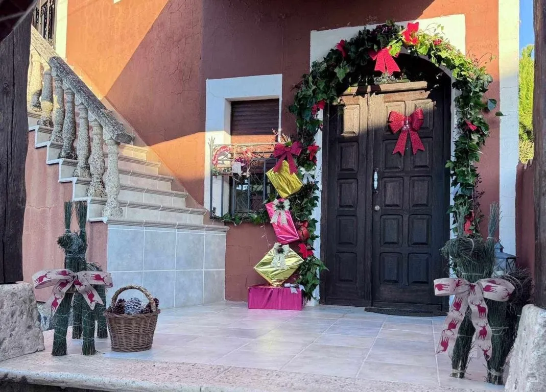 Foto 2 - Paz Salvador gana el concurso de Fachadas Navide&ntilde;as de La Fuente de San Esteban