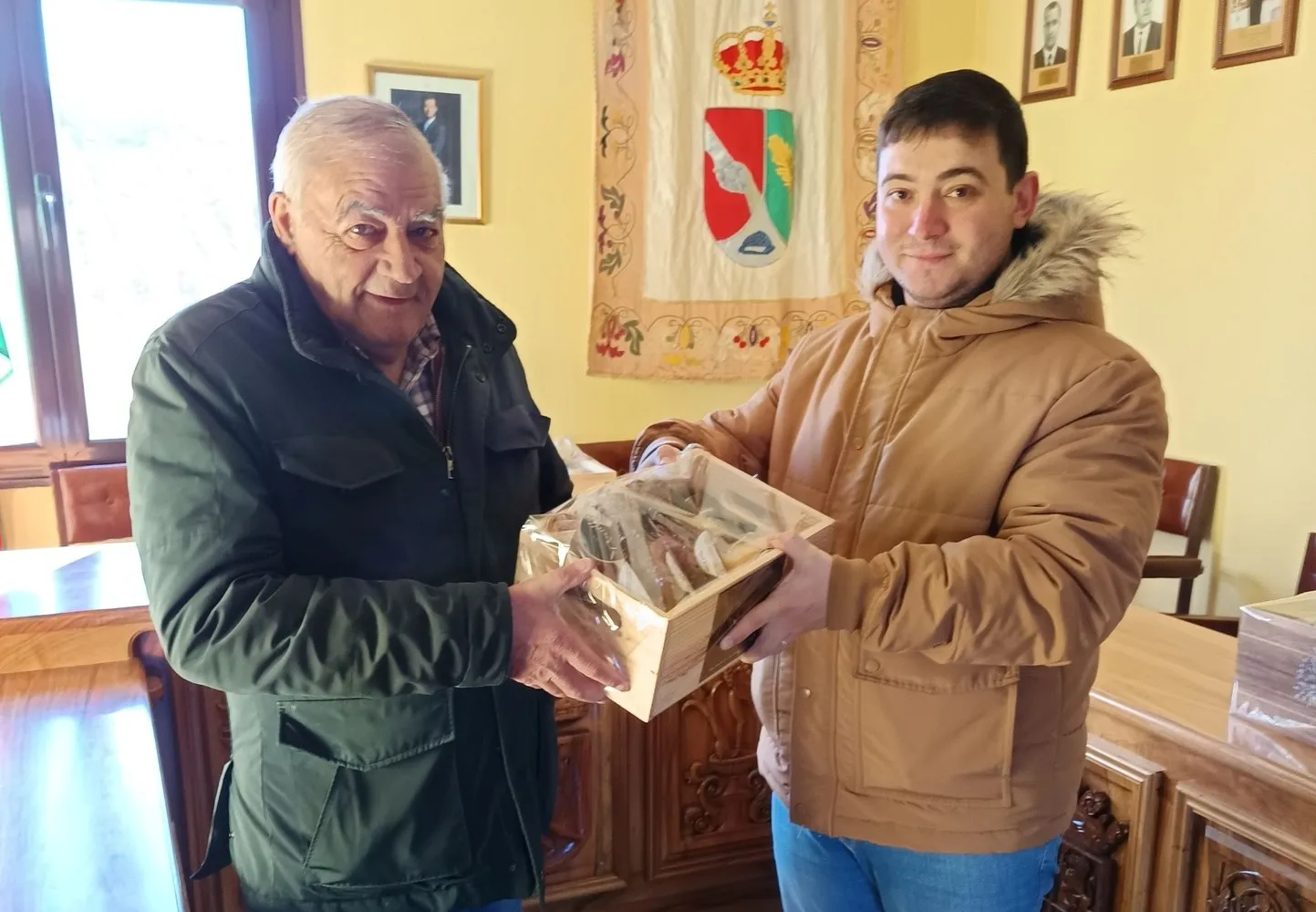 Foto 3 - La Fuente de San Esteban entrega los premios de su Concurso de Fachadas Navide&ntilde;as