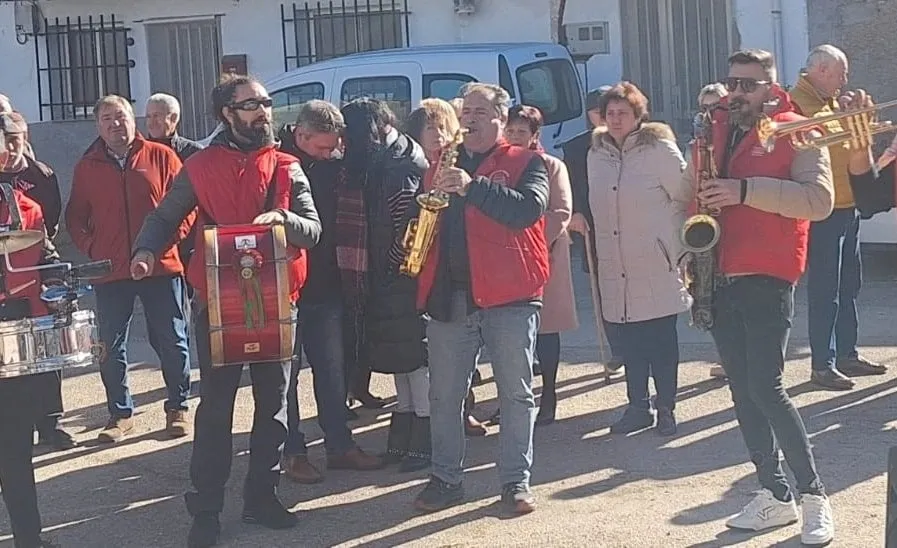 Foto 3 - Casillas de Flores honra a su patr&oacute;n San Mauro sac&aacute;ndolo en procesi&oacute;n
