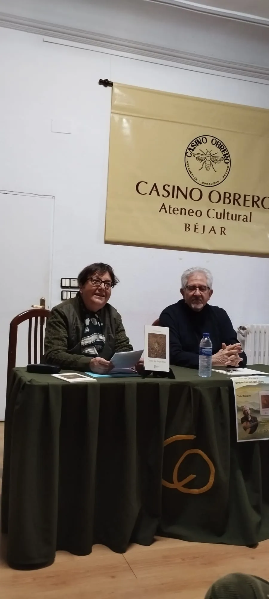 Poemas y canciones de Toño Blázquez en el Casino Obrero de Béjar