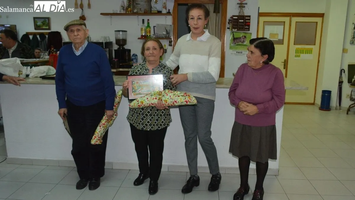 Foto 4 - Competido Campeonato de Tute en el hogar del jubilado de Lumbrales