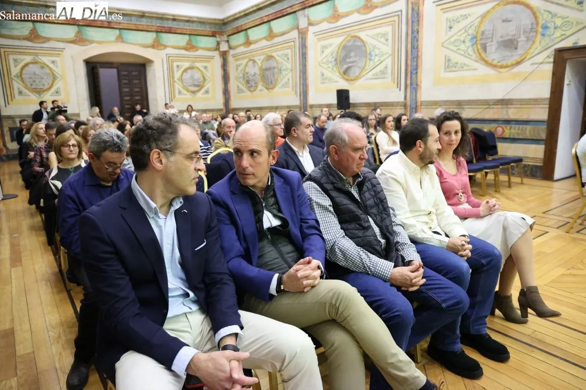 Emotivo homenaje de ANPE Salamanca homenajea a los docentes jubilados en un entrañable acto | FOTOS: David Sañudo 