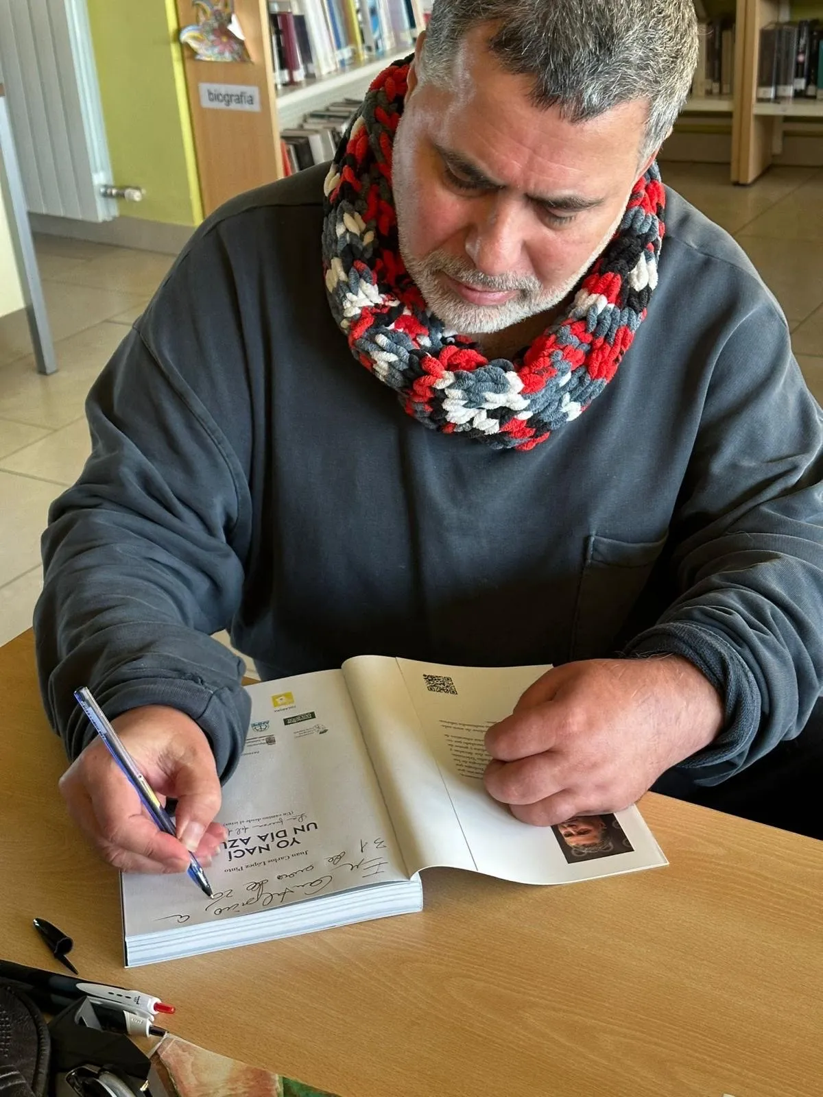 Foto 4 - Los m&aacute;s de 800 socios de la biblioteca de Cantalpino ya pueden acceder a &lsquo;Yo nac&iacute; un d&iacute;a azul&rsquo; el personal relato de Juan Carlos L&oacute;pez Pinto