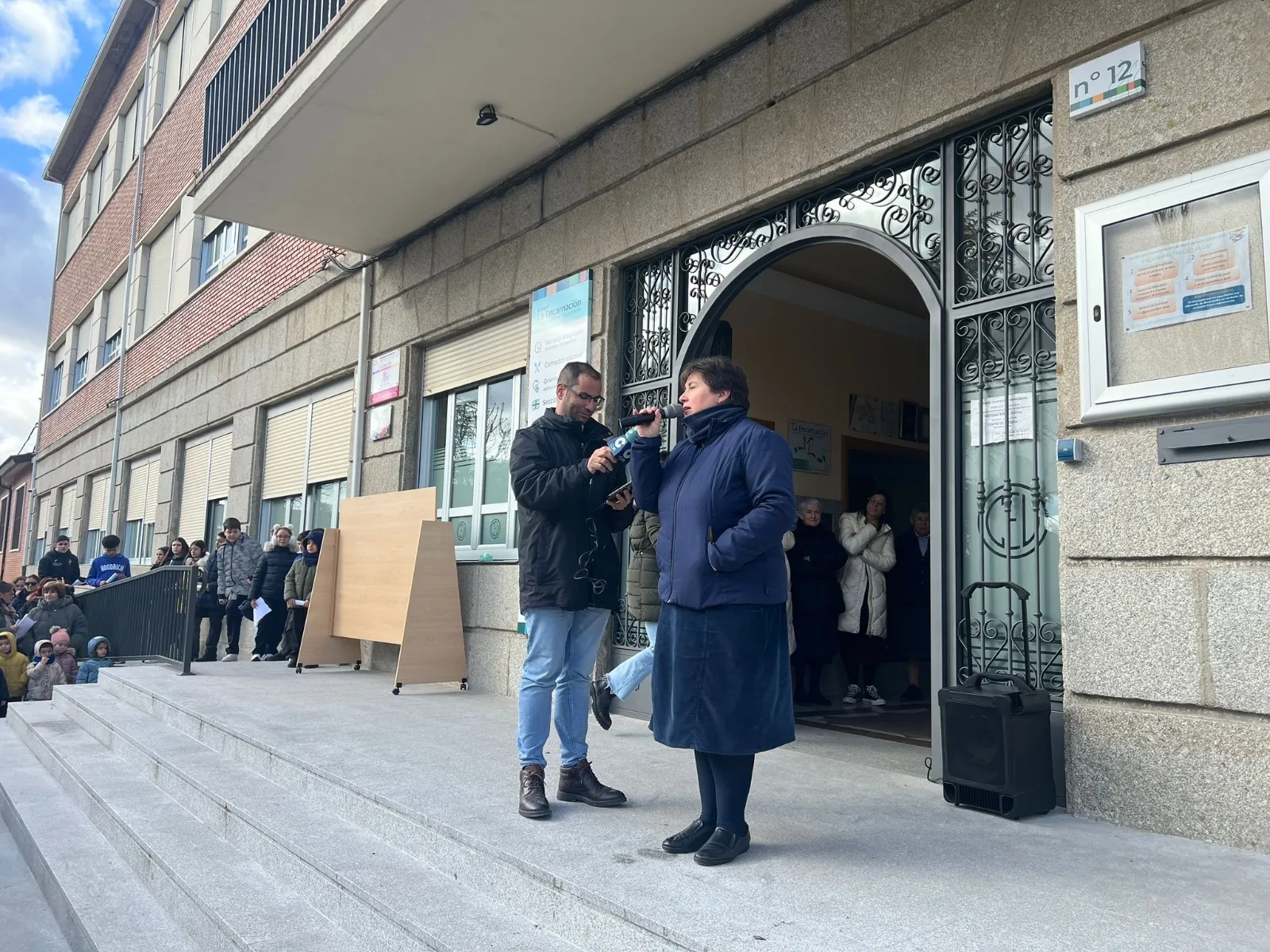Foto 2 - Familias, docentes y alumnos del Colegio La Encarnaci&oacute;n, unidos para conmemorar el D&iacute;a de la Paz