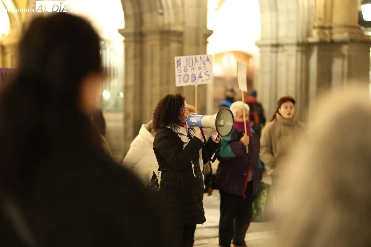 Salamanca se concentra en apoyo a Juana Rivas y de Daniel, su hijo menor | FOTOS: David Sañudo