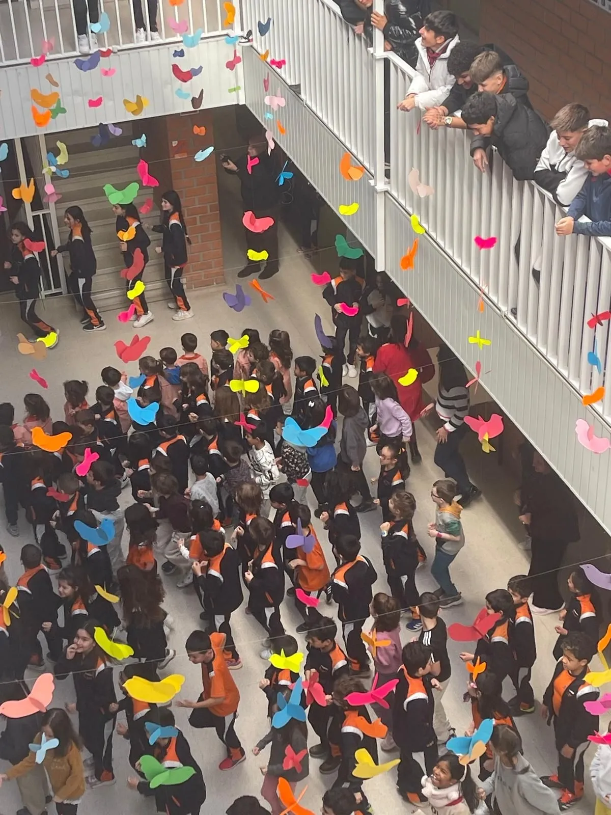 Celebración del Día de la Paz en el colegio Antonio Machado
