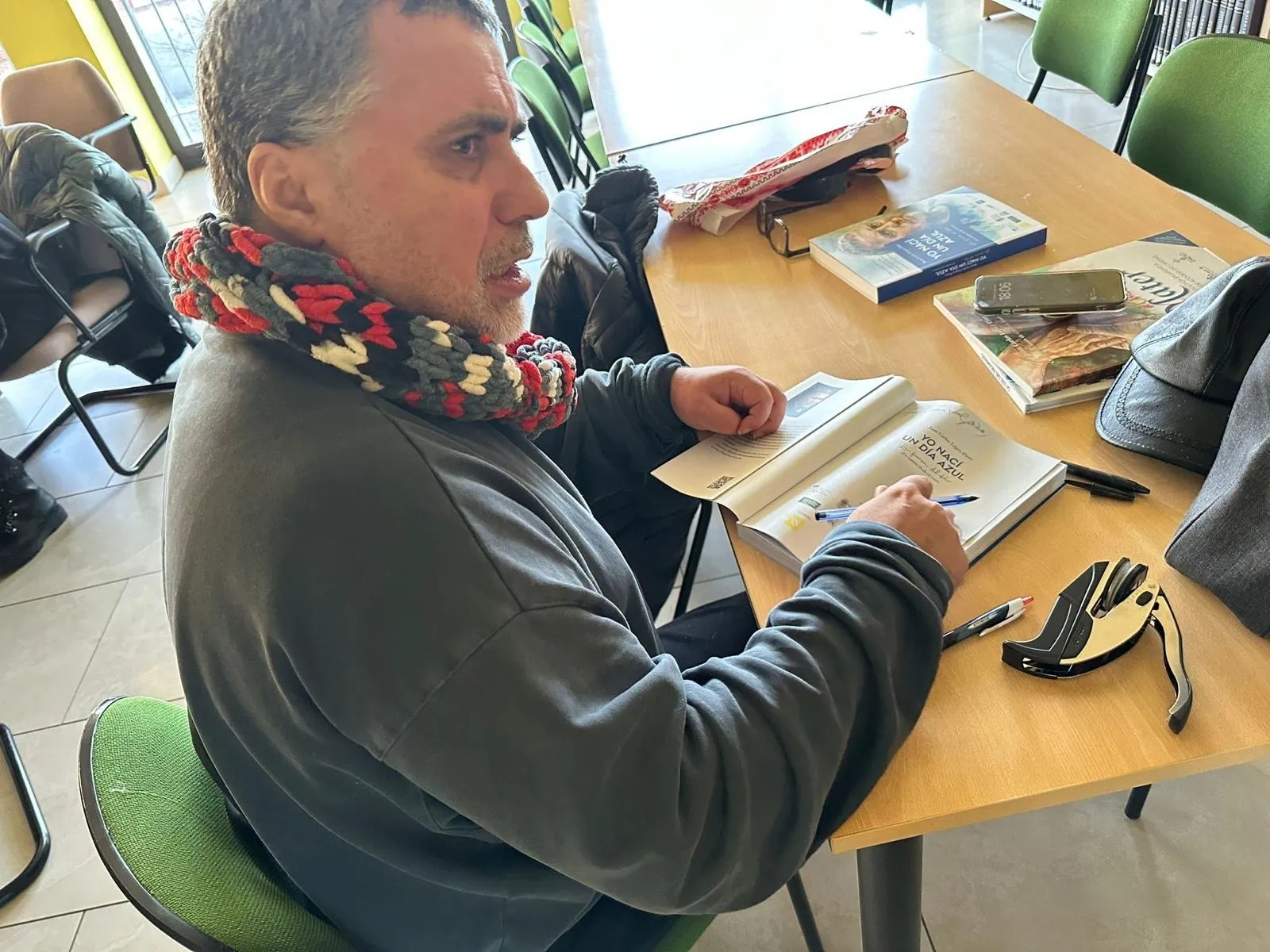 Foto 6 - Los m&aacute;s de 800 socios de la biblioteca de Cantalpino ya pueden acceder a &lsquo;Yo nac&iacute; un d&iacute;a azul&rsquo; el personal relato de Juan Carlos L&oacute;pez Pinto