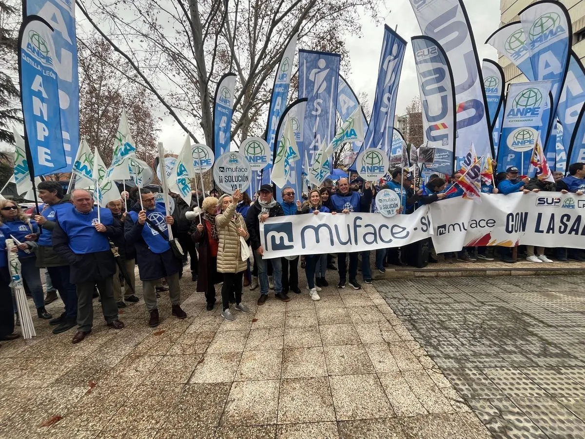 Expedición de ANPE Salamanca desplazada a Madrid para la concentración ante la sede de MUFACE