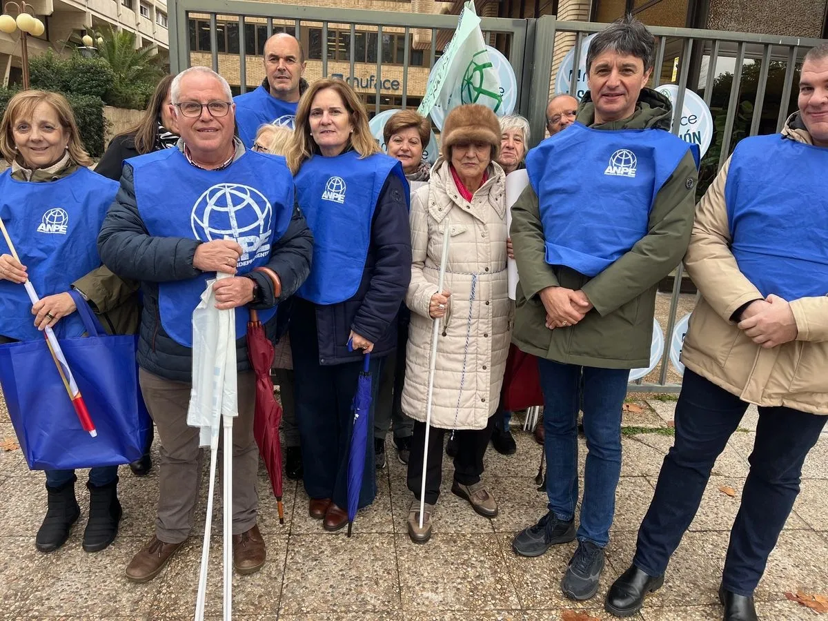 Expedición de ANPE Salamanca desplazada a Madrid para la concentración ante la sede de MUFACE