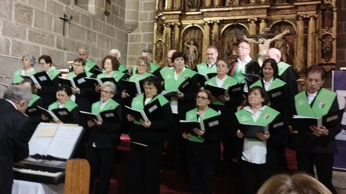 Actuación del coro de Lumbrales
