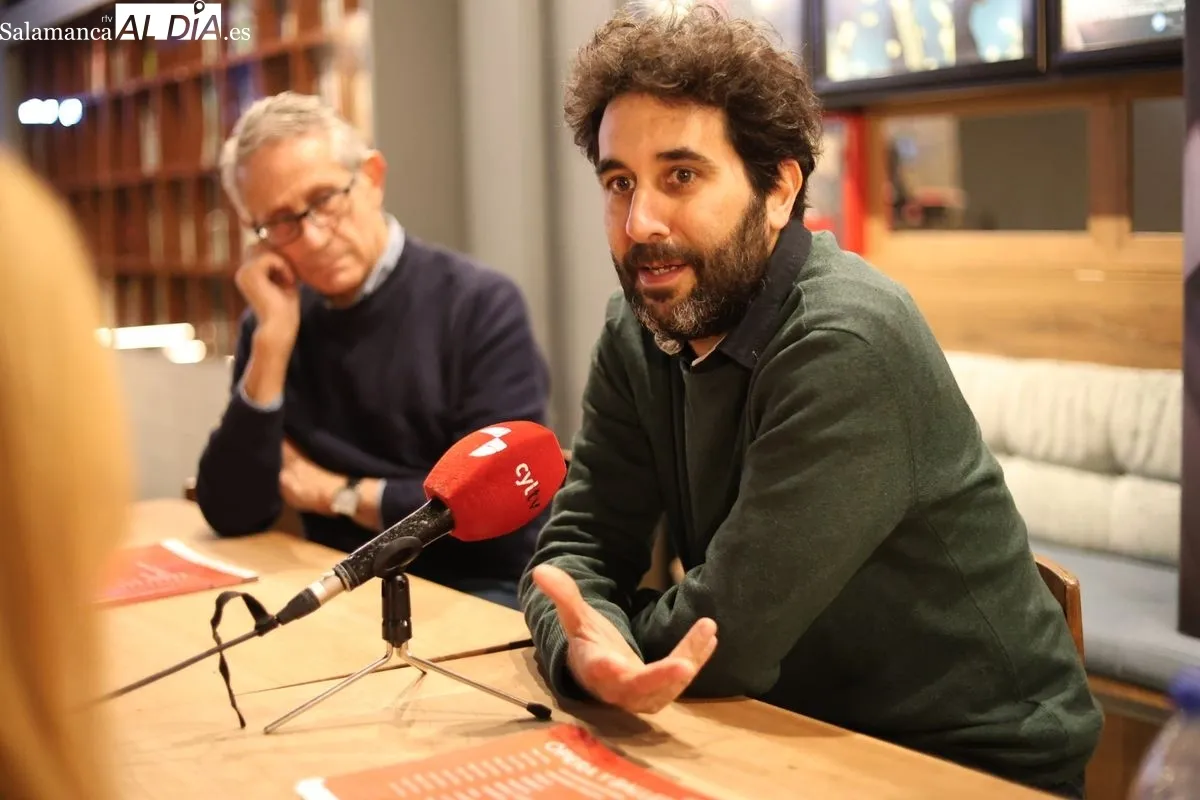 Aitor Echeverría, presenta en Salamanca ‘Desmontando un elefante’. Fotos: David Sañudo