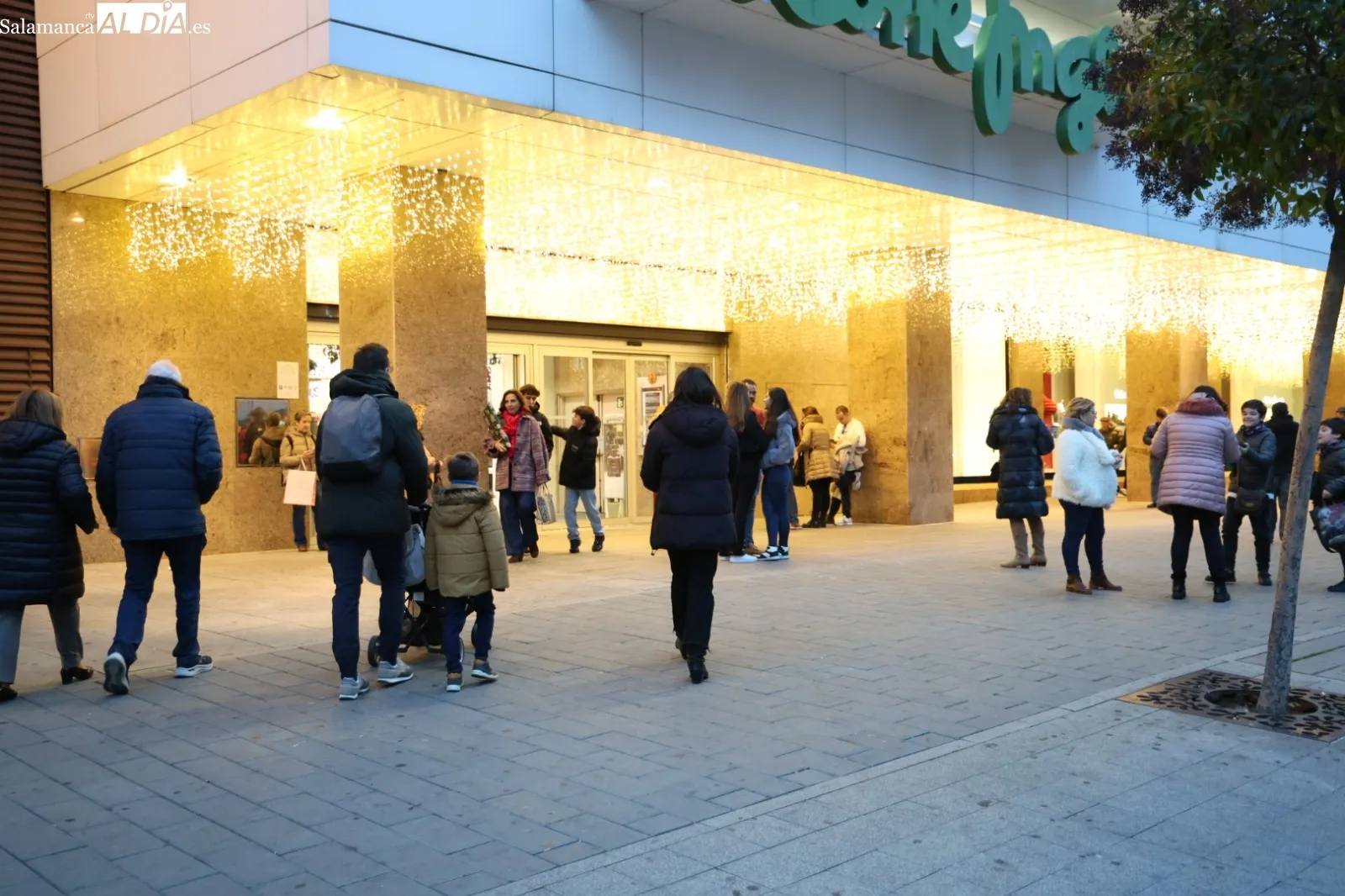 Compras de última hora para el día de Reyes en Salamanca | Fotos: David Sañudo