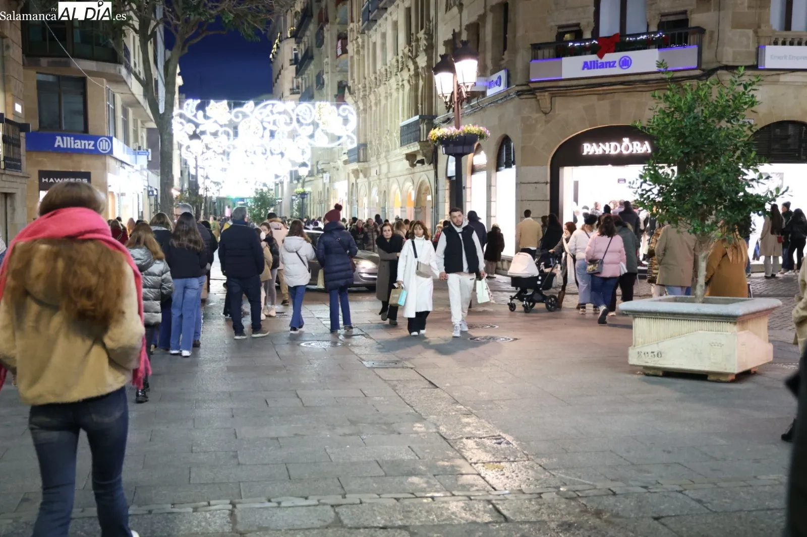 Compras de última hora para el día de Reyes en Salamanca | Fotos: David Sañudo