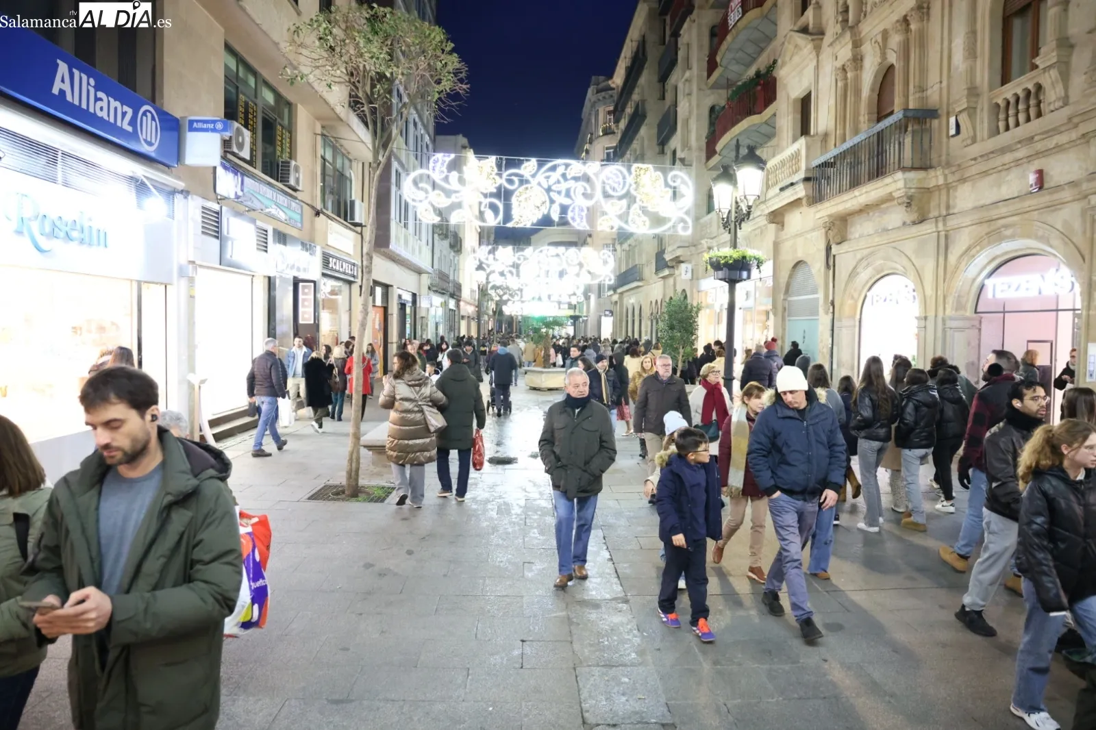 Compras de última hora para el día de Reyes en Salamanca | Fotos: David Sañudo