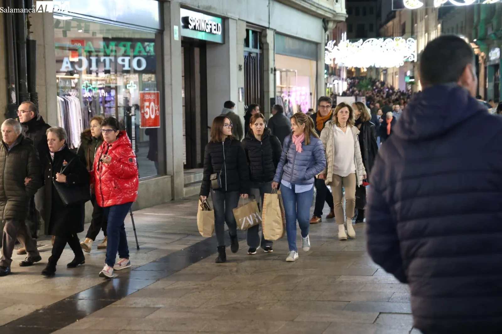 Compras de última hora para el día de Reyes en Salamanca | Fotos: David Sañudo