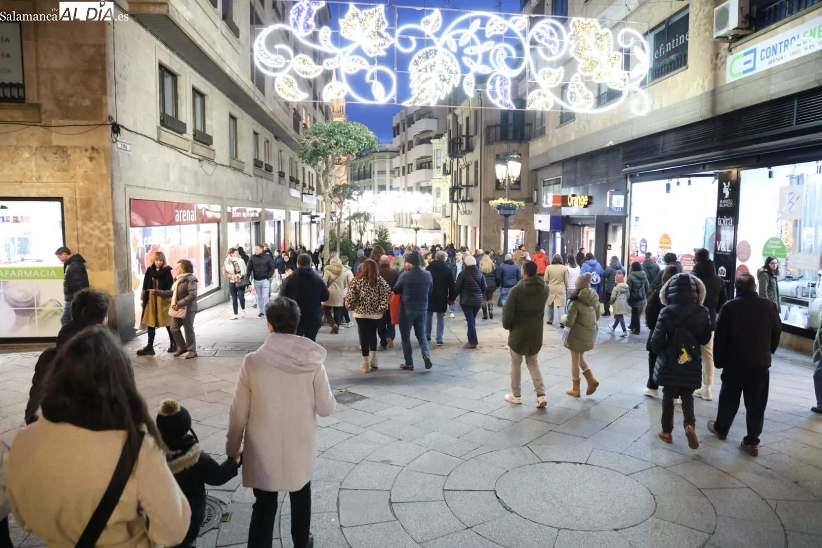 Compras de última hora para el día de Reyes en Salamanca | Fotos: David Sañudo