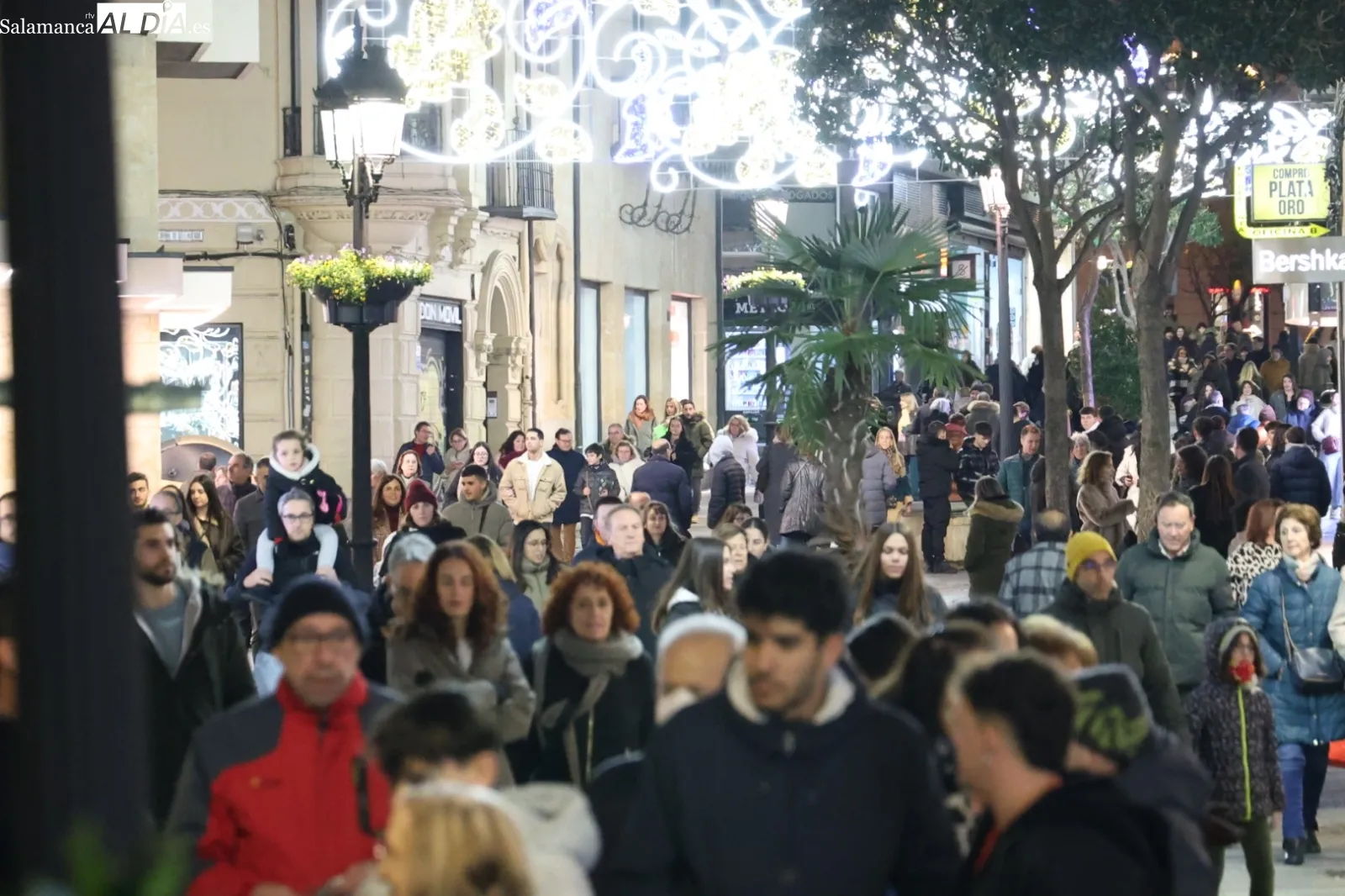 Compras de última hora para el día de Reyes en Salamanca | Fotos: David Sañudo