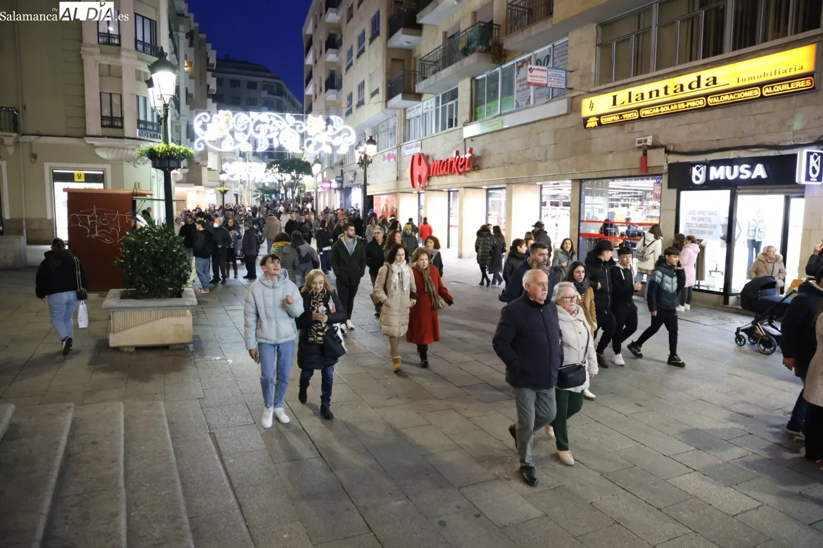 Compras de última hora para el día de Reyes en Salamanca | Fotos: David Sañudo