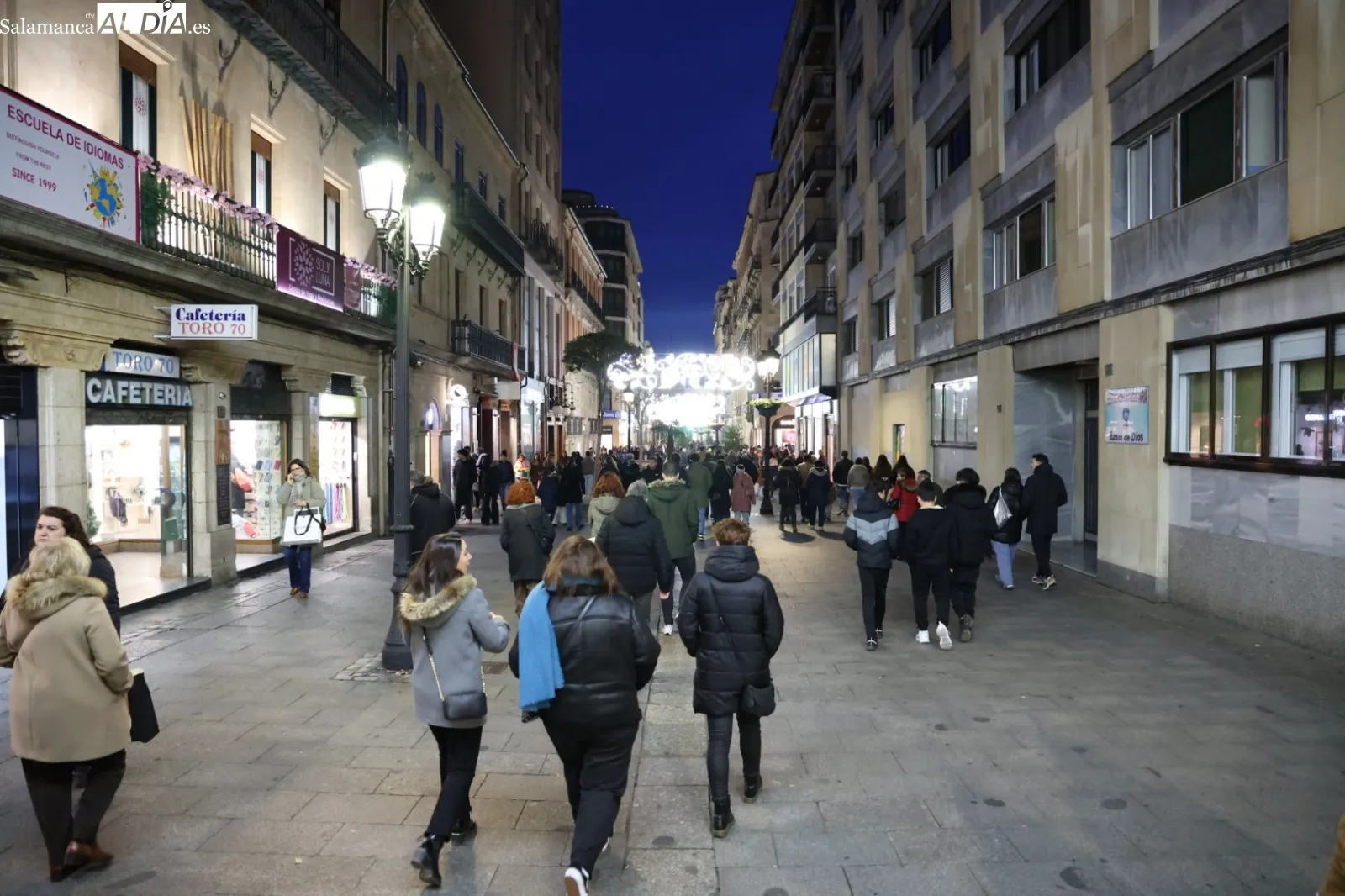 Compras de última hora para el día de Reyes en Salamanca | Fotos: David Sañudo