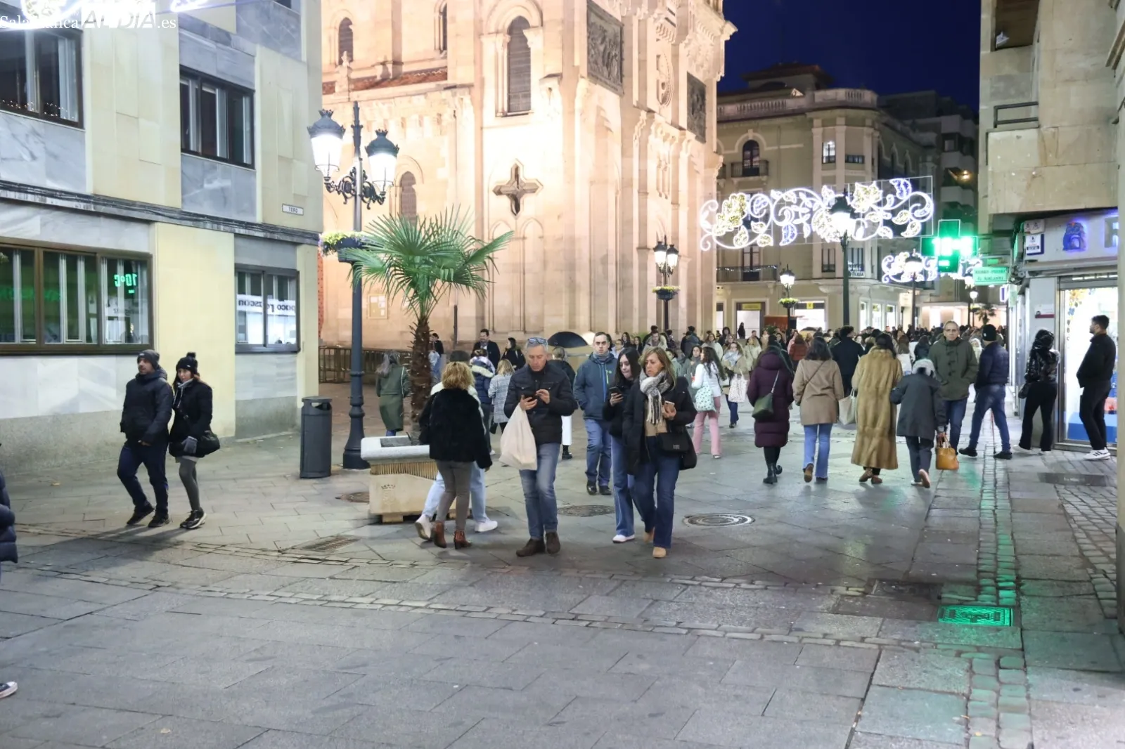 Compras de última hora para el día de Reyes en Salamanca | Fotos: David Sañudo