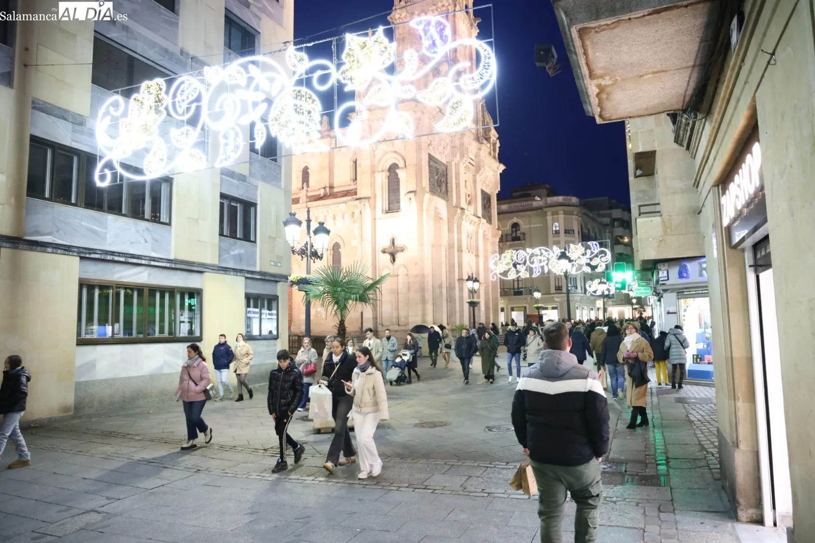Compras de última hora para el día de Reyes en Salamanca | Fotos: David Sañudo