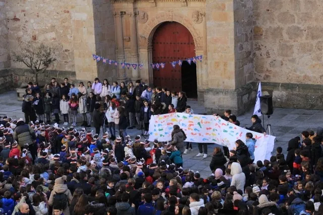 Foto 6 - Emotiva ma&ntilde;ana en el Colegio Calasanz con la celebraci&oacute;n del D&iacute;a Escolar de la No Violencia y la Paz