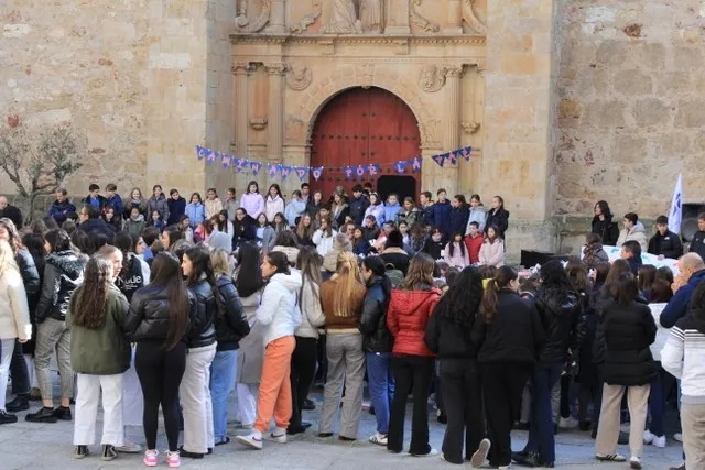 Foto 4 - Emotiva ma&ntilde;ana en el Colegio Calasanz con la celebraci&oacute;n del D&iacute;a Escolar de la No Violencia y la Paz