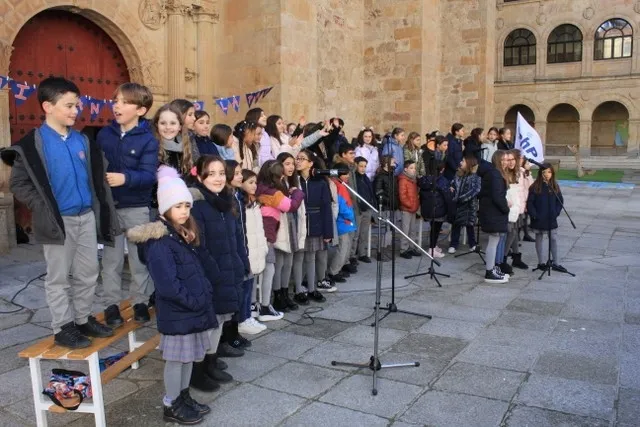 Foto 9 - Emotiva ma&ntilde;ana en el Colegio Calasanz con la celebraci&oacute;n del D&iacute;a Escolar de la No Violencia y la Paz