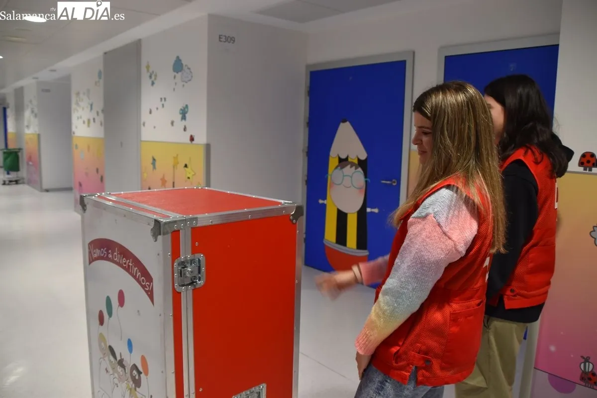 Así es el voluntariado de Cruz Roja Juventud en el Hospital de Salamanca | FOTOS: Vanesa Martins 
