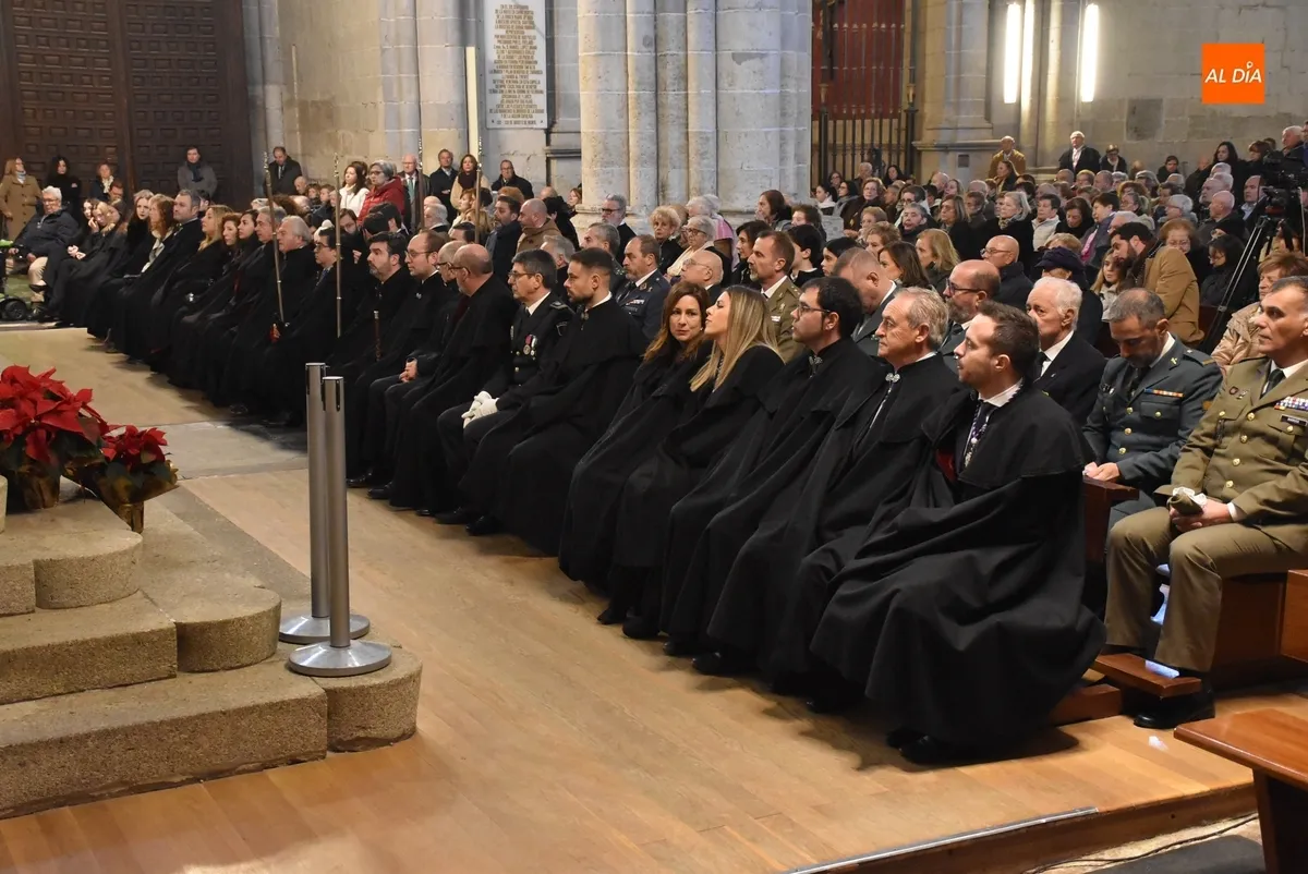 Foto 7 - San Sebasti&aacute;n libra la lluvia en los debuts del piquete de la Guardia Civil y la Corte de Honor del Carnaval