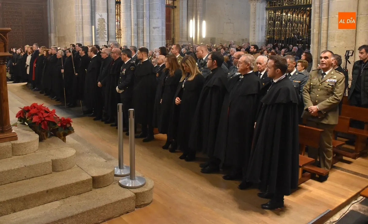 Foto 10 - San Sebasti&aacute;n libra la lluvia en los debuts del piquete de la Guardia Civil y la Corte de Honor del Carnaval