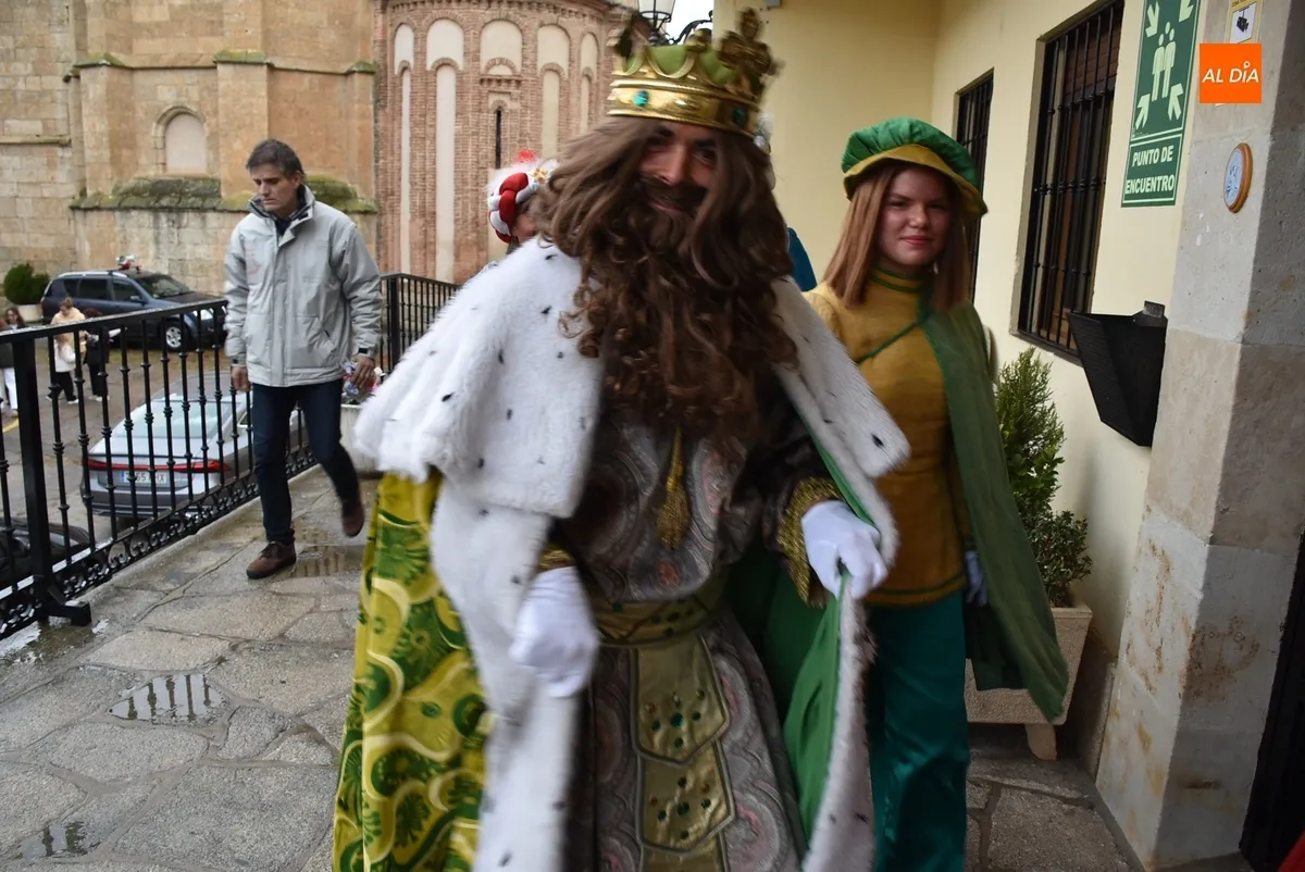 Foto 5 - Los Magos ampl&iacute;an su ronda de visitas a las residencias de ancianos de Ciudad Rodrigo