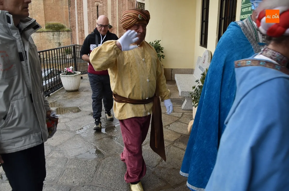 Foto 7 - Los Magos ampl&iacute;an su ronda de visitas a las residencias de ancianos de Ciudad Rodrigo