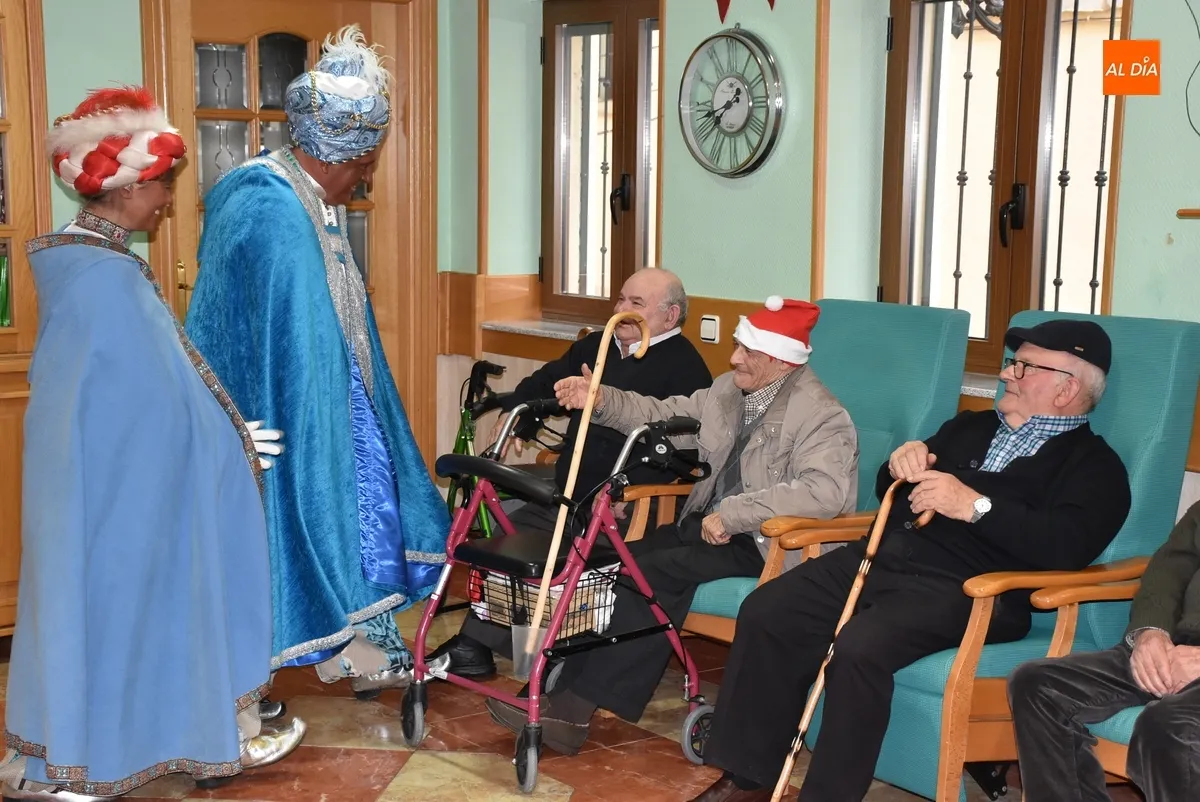 Foto 11 - Los Magos ampl&iacute;an su ronda de visitas a las residencias de ancianos de Ciudad Rodrigo