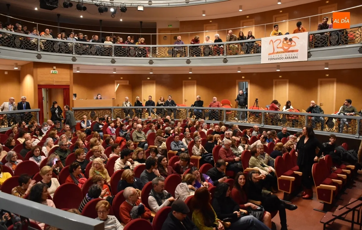 Foto 2 - Tel&eacute;fono Rojo Producciones abre los espect&aacute;culos esc&eacute;nicos por los 125 a&ntilde;os del Teatro