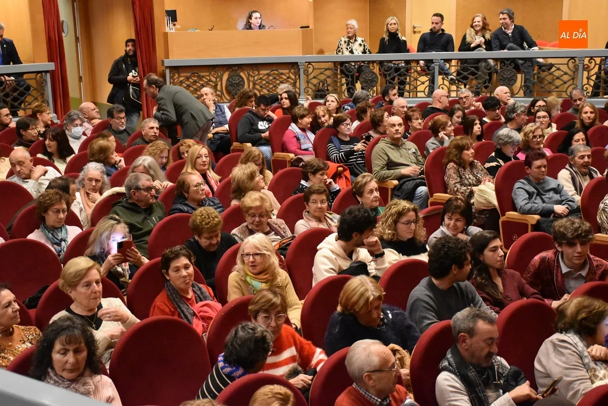 Foto 5 - Tel&eacute;fono Rojo Producciones abre los espect&aacute;culos esc&eacute;nicos por los 125 a&ntilde;os del Teatro