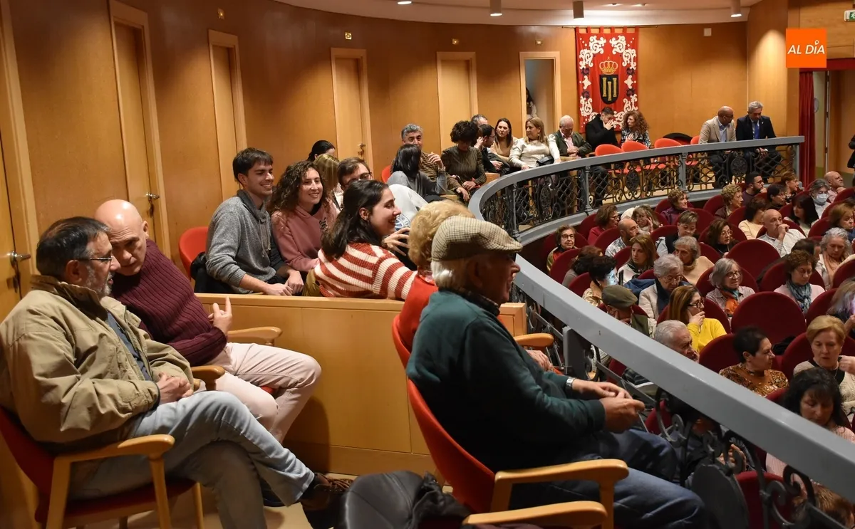 Foto 6 - Tel&eacute;fono Rojo Producciones abre los espect&aacute;culos esc&eacute;nicos por los 125 a&ntilde;os del Teatro