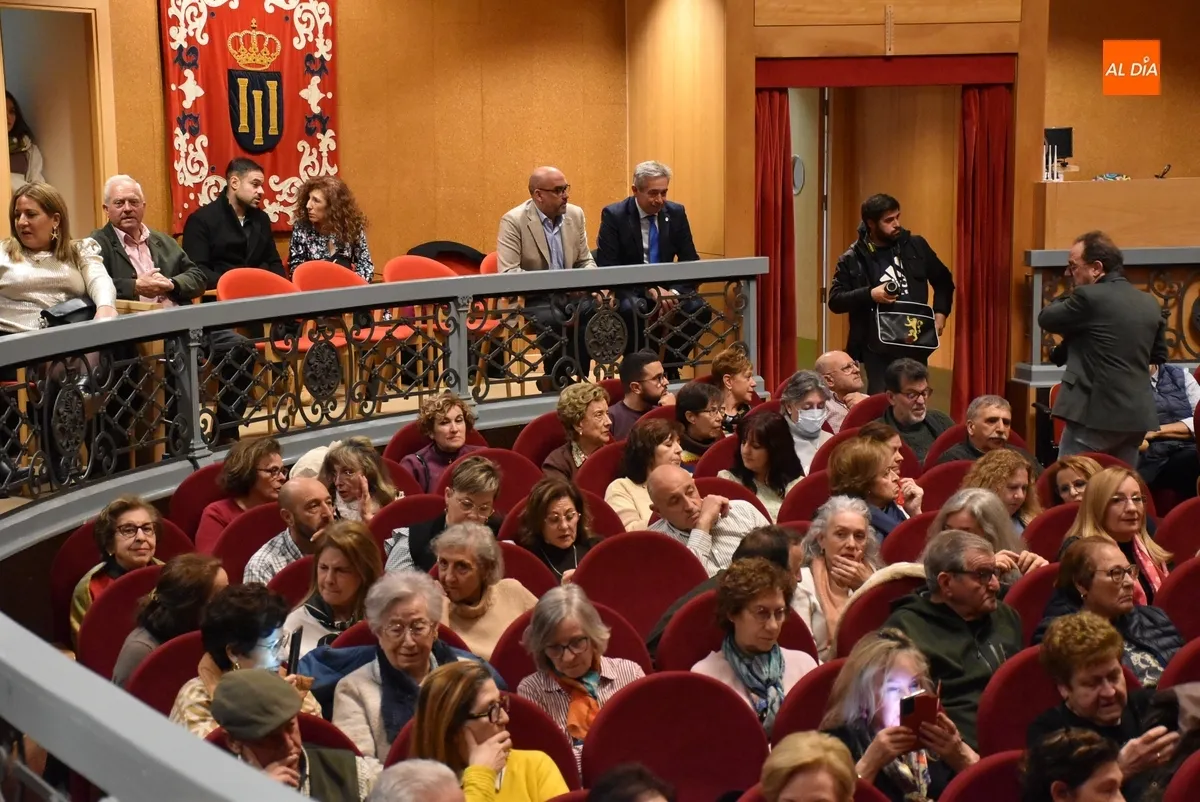 Foto 7 - Tel&eacute;fono Rojo Producciones abre los espect&aacute;culos esc&eacute;nicos por los 125 a&ntilde;os del Teatro
