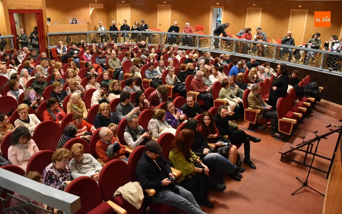 Foto 9 - Tel&eacute;fono Rojo Producciones abre los espect&aacute;culos esc&eacute;nicos por los 125 a&ntilde;os del Teatro
