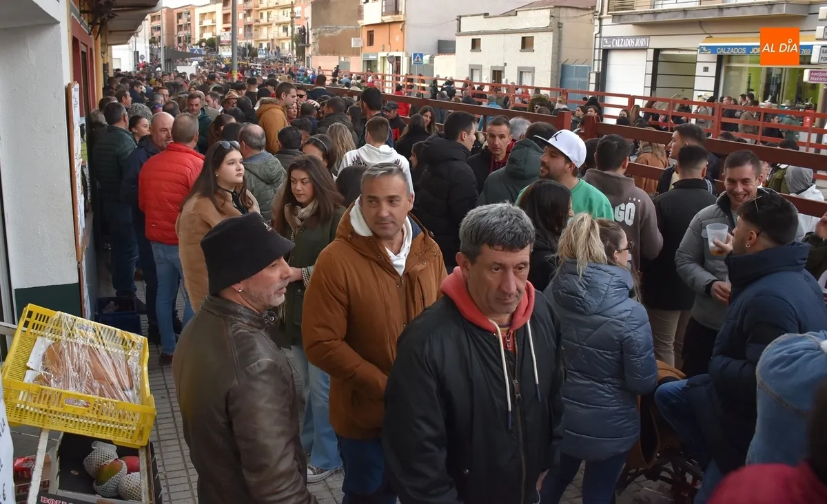 Foto 2 - Manliao comanda un a&ntilde;o m&aacute;s una largu&iacute;sima ruta festiva en plena calle
