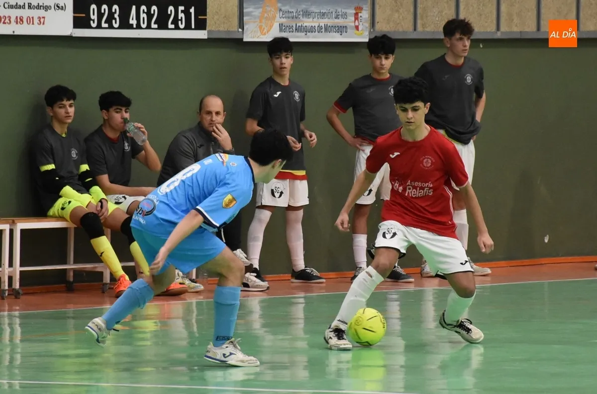 Foto 3 - El III Juvenil se reencuentra con la victoria en el vibrante e igualado derby ante el FS Salamanca