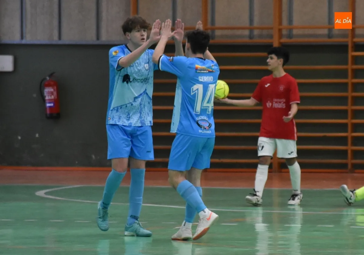 Foto 5 - El III Juvenil se reencuentra con la victoria en el vibrante e igualado derby ante el FS Salamanca