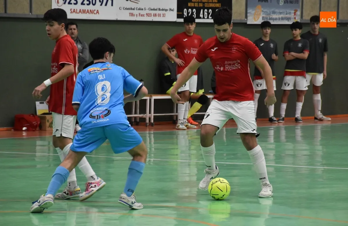 Foto 8 - El III Juvenil se reencuentra con la victoria en el vibrante e igualado derby ante el FS Salamanca