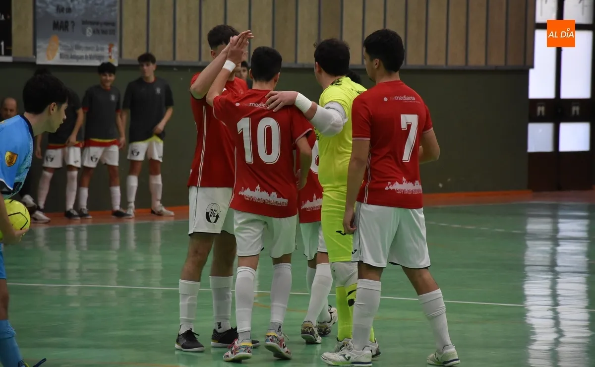 Foto 11 - El III Juvenil se reencuentra con la victoria en el vibrante e igualado derby ante el FS Salamanca