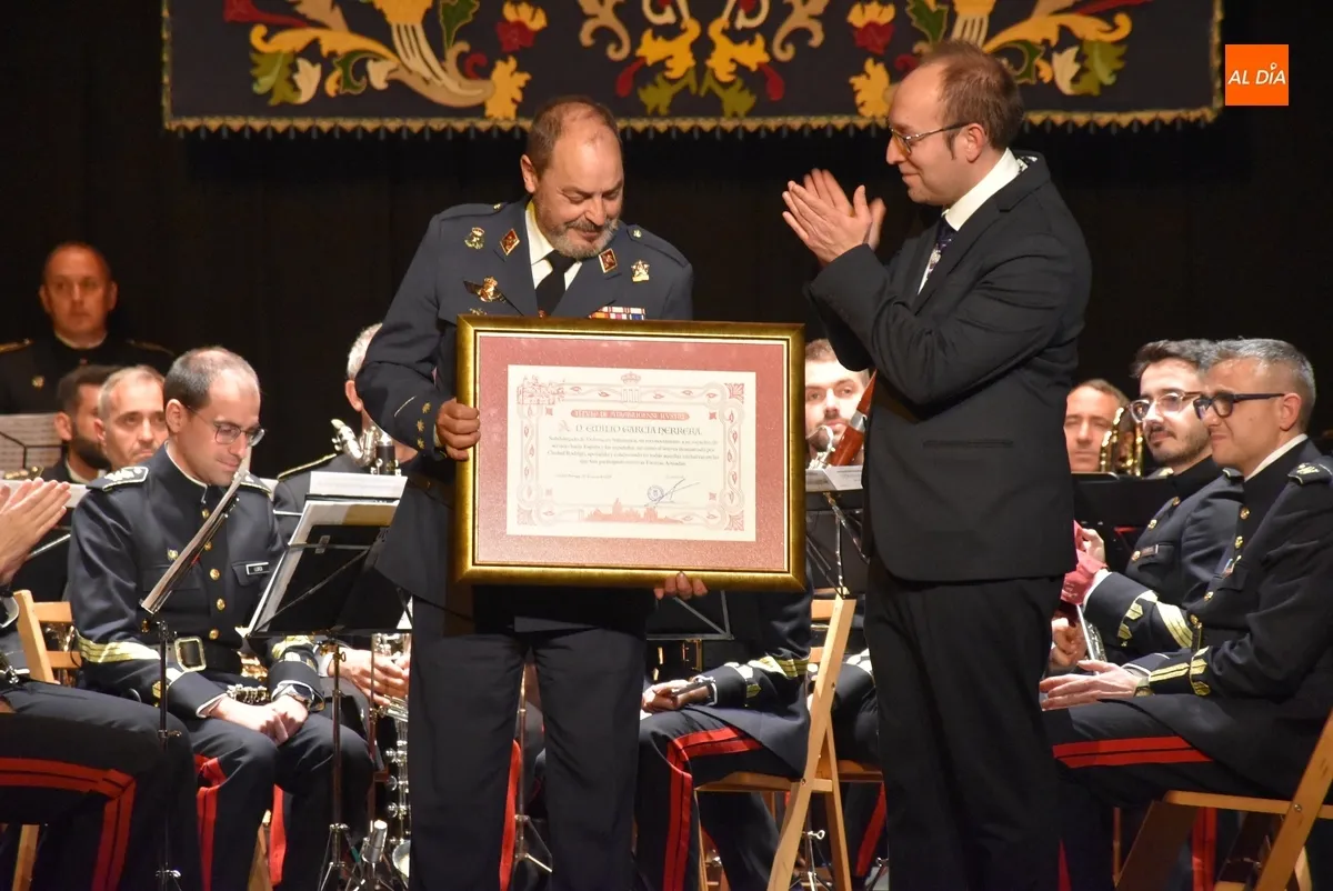 Foto 4 - Reconocidos como &lsquo;Mirobrigenses Ilustres&rsquo; la AVV de El Puente, Emilio Garc&iacute;a y Juan Luis P&eacute;rez