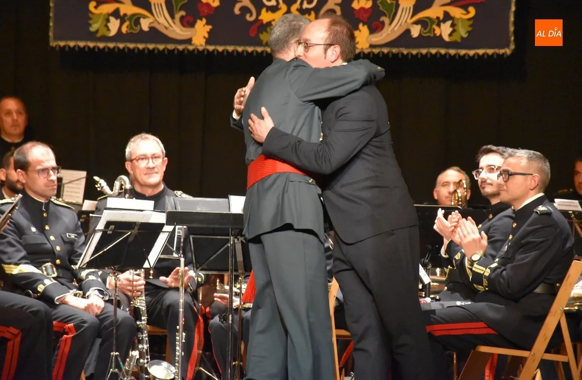 Foto 7 - Reconocidos como &lsquo;Mirobrigenses Ilustres&rsquo; la AVV de El Puente, Emilio Garc&iacute;a y Juan Luis P&eacute;rez