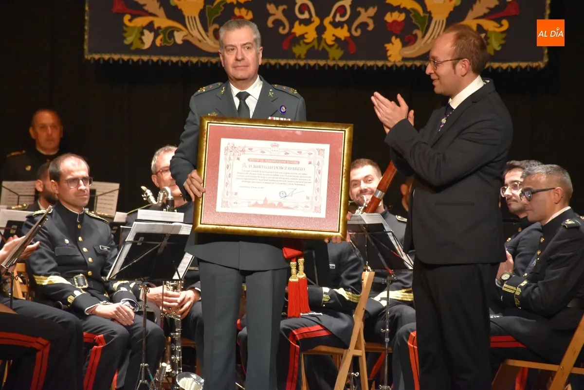 Foto 8 - Reconocidos como &lsquo;Mirobrigenses Ilustres&rsquo; la AVV de El Puente, Emilio Garc&iacute;a y Juan Luis P&eacute;rez