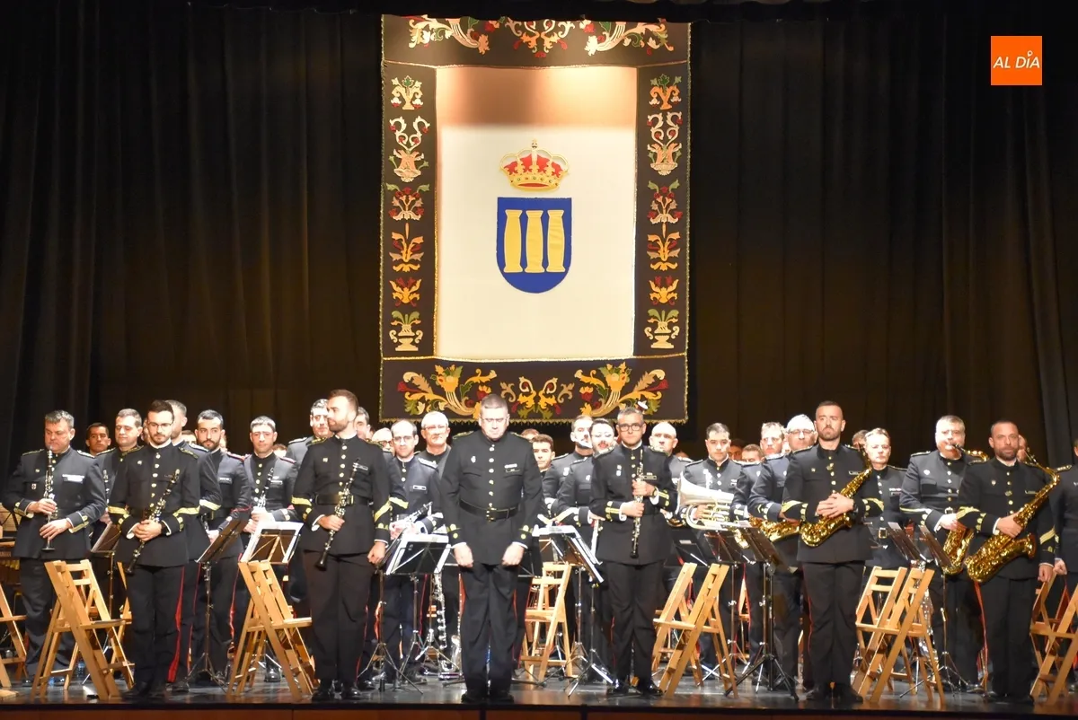 Foto 11 - La Banda Militar de AGRUMAD completa el D&iacute;a de San Sebasti&aacute;n con gui&ntilde;o incluido a Felipe VI